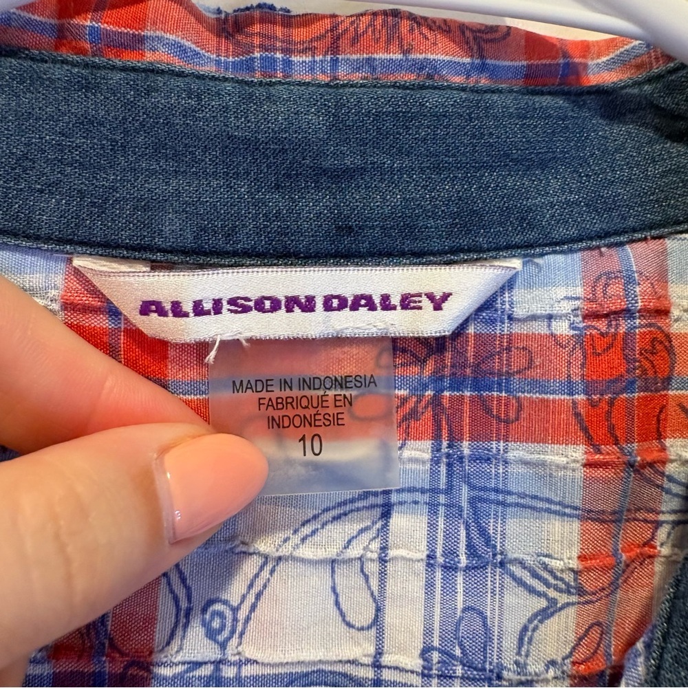 Allison Daley Red, White, and Blue Quarter Length Sleeve Button Up Top - Size 10 - Picture 3 of 5